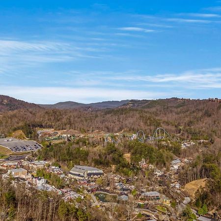 Pinecrest Townhomes-1King-2Queen Unit-Updated Pigeon Forge Exterior photo
