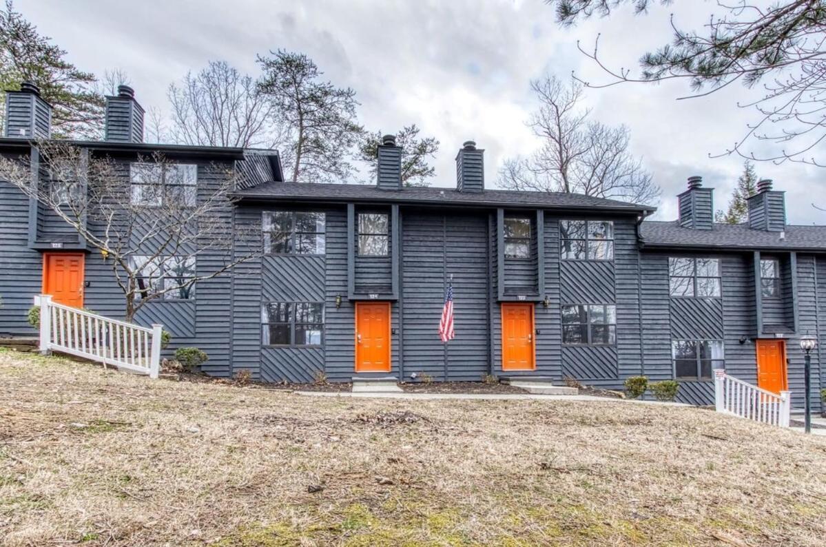 Pinecrest Townhomes-1King-2Queen Unit-Updated Pigeon Forge Exterior photo