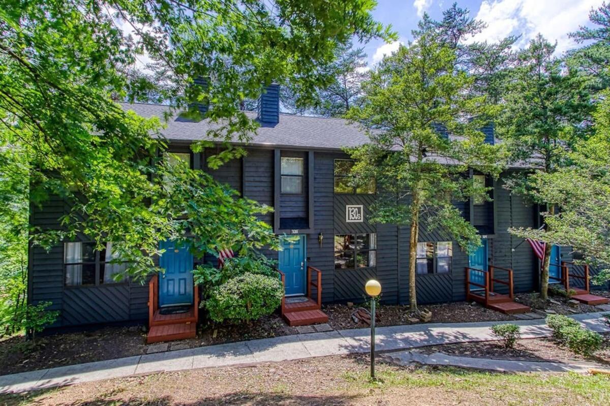 Pinecrest Townhomes-1King-2Queen Unit-Updated Pigeon Forge Exterior photo
