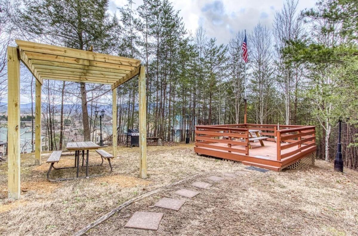 Pinecrest Townhomes-1King-2Queen Unit-Updated Pigeon Forge Exterior photo