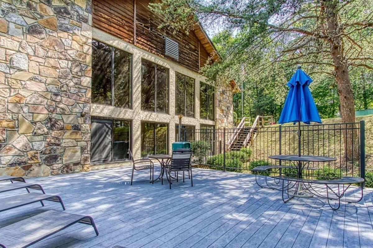 Pinecrest Townhomes-1King-2Queen Unit-Updated Pigeon Forge Exterior photo