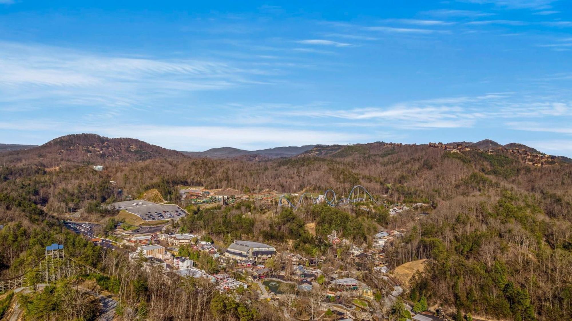 Pinecrest Townhomes-1King-2Queen Unit-Updated Pigeon Forge Exterior photo