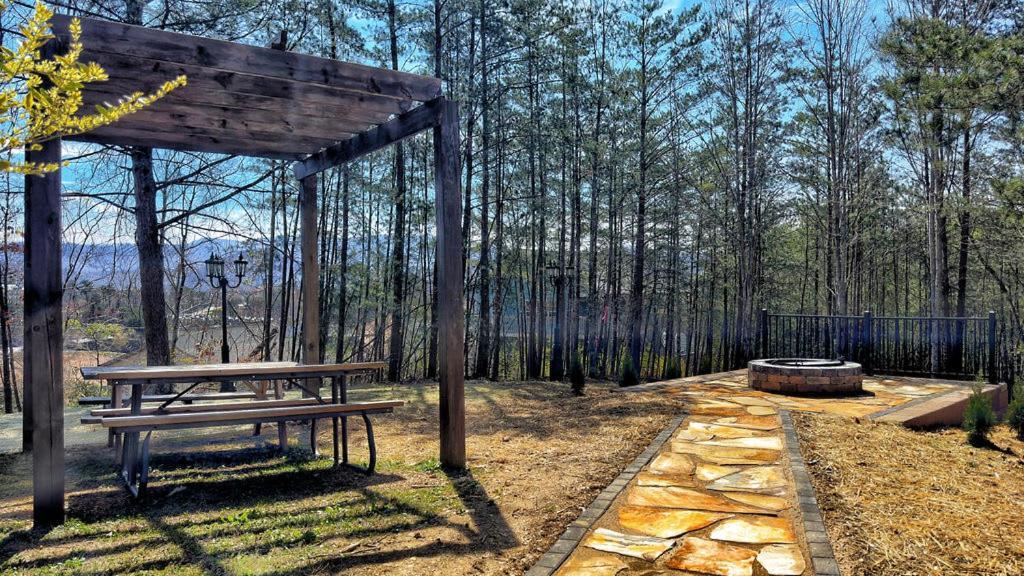 Pinecrest Townhomes-1King-2Queen Unit-Updated Pigeon Forge Exterior photo