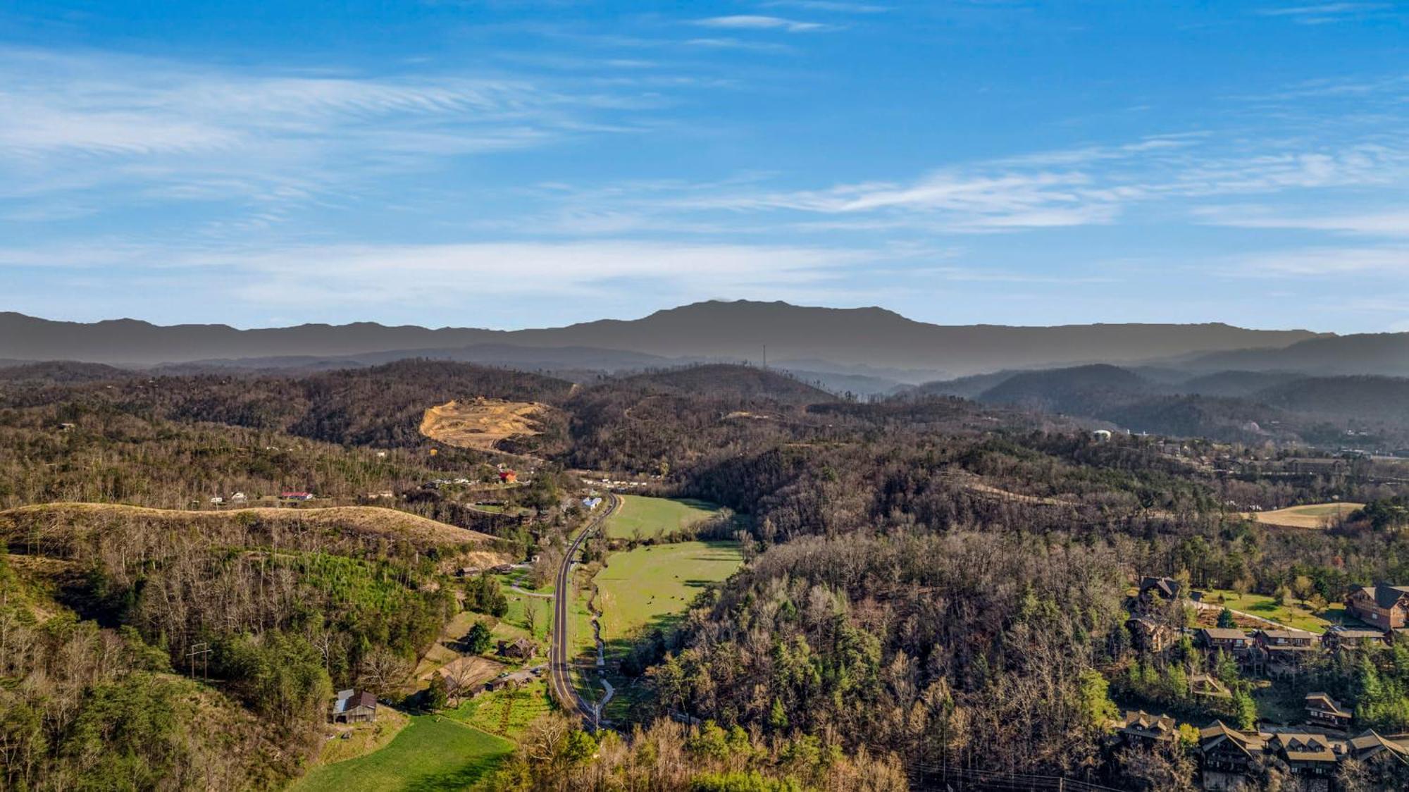 Pinecrest Townhomes-1King-2Queen Unit-Updated Pigeon Forge Exterior photo