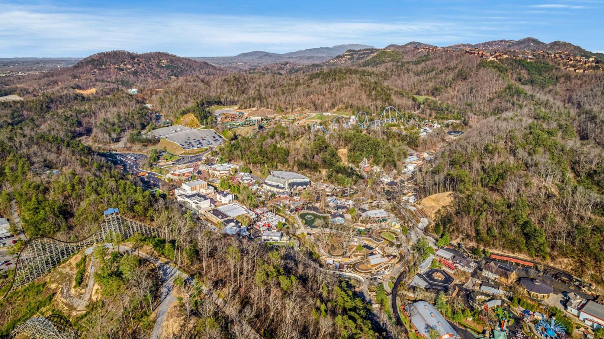 Pinecrest Townhomes-1King-2Queen Unit-Updated Pigeon Forge Exterior photo