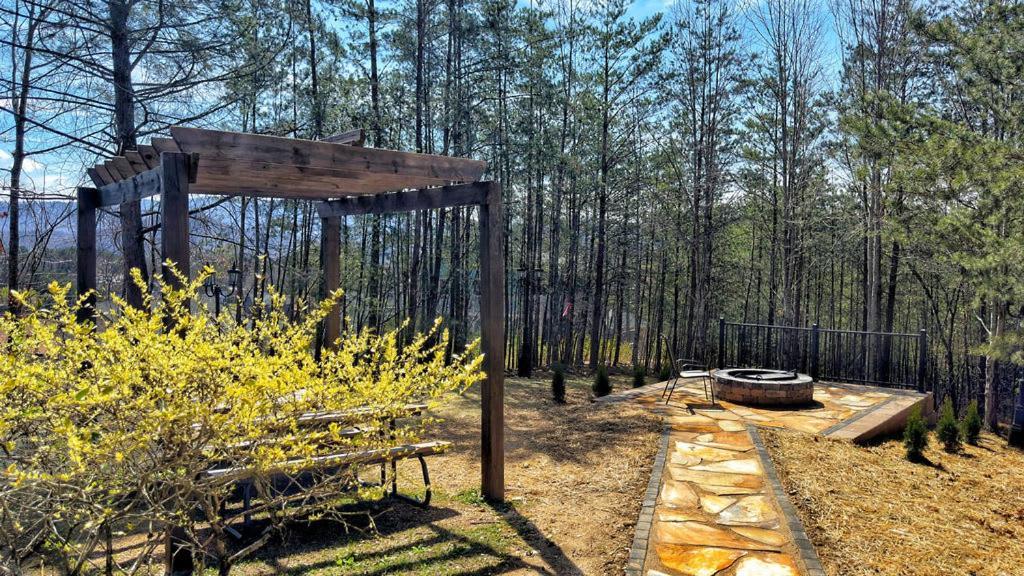 Pinecrest Townhomes-1King-2Queen Unit-Updated Pigeon Forge Exterior photo
