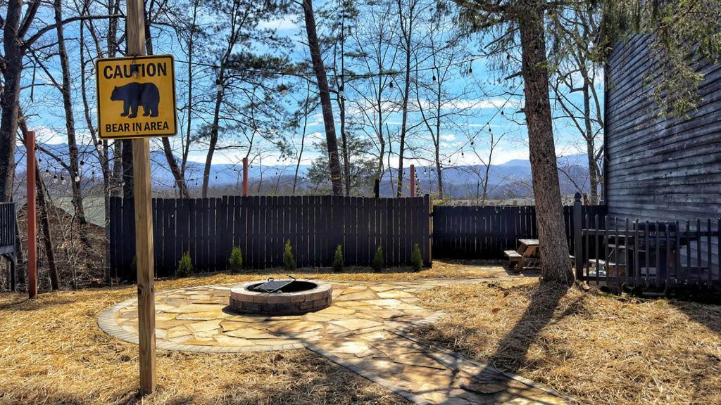 Pinecrest Townhomes-1King-2Queen Unit-Updated Pigeon Forge Exterior photo